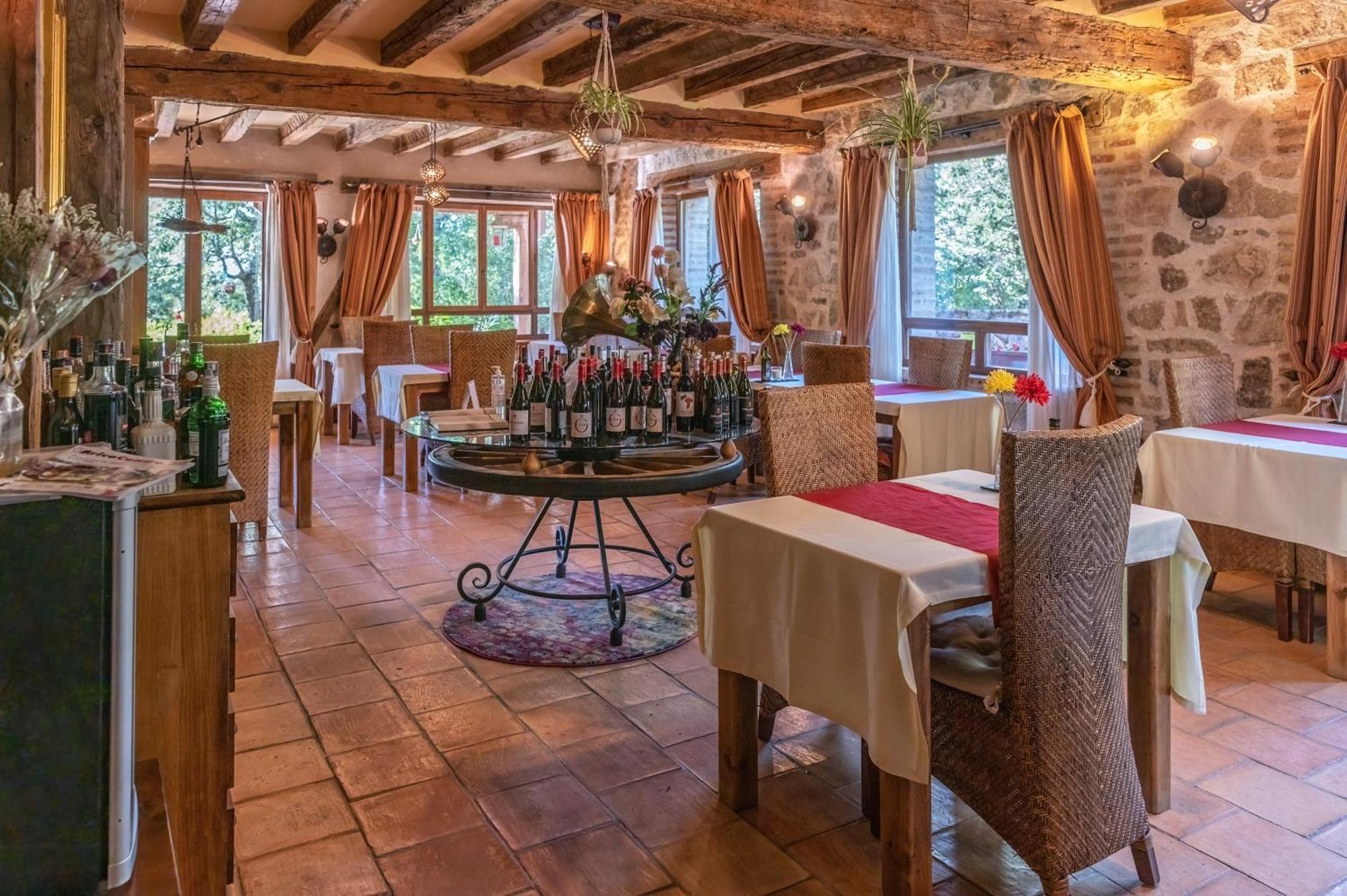 Posada Restaurante Fuenteplateada Collado Hermoso Kültér fotó